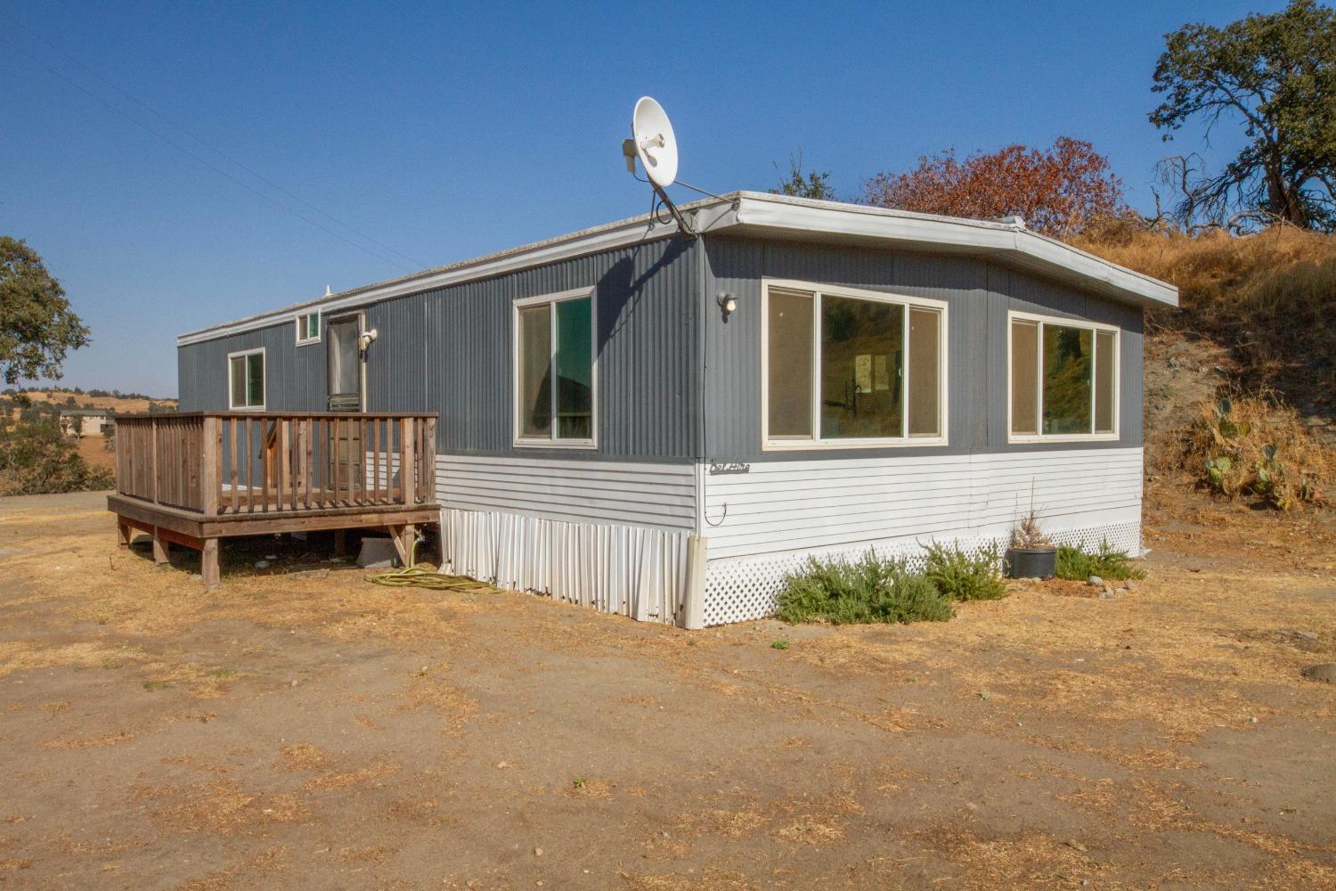893 Winter Road Squaw Valley, CA 93675 - Photo 1 of 42 a view of a house with a yard