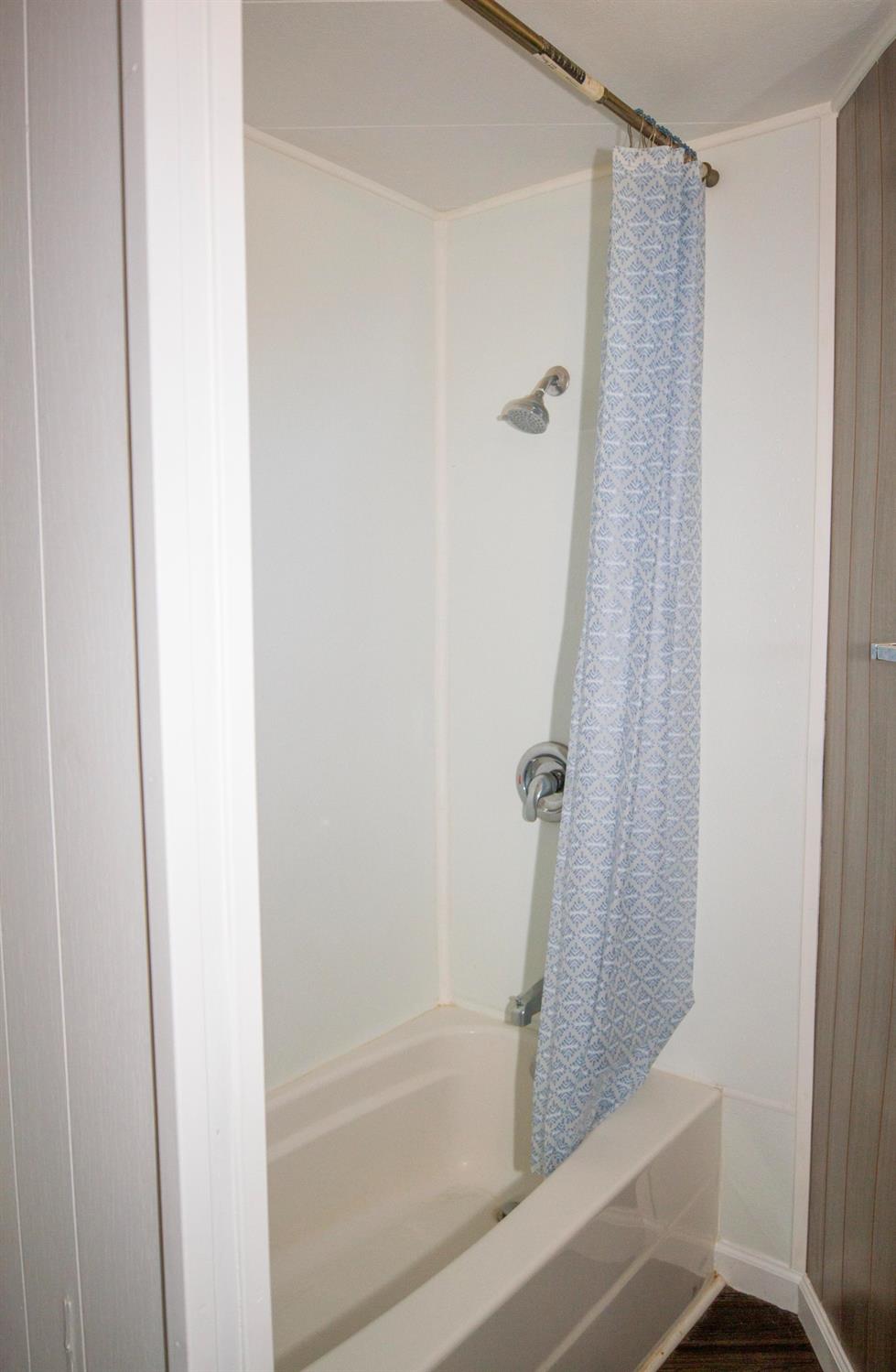 893 Winter Road Squaw Valley, CA 93675 - Photo 19 of 42 a bathroom with a shower