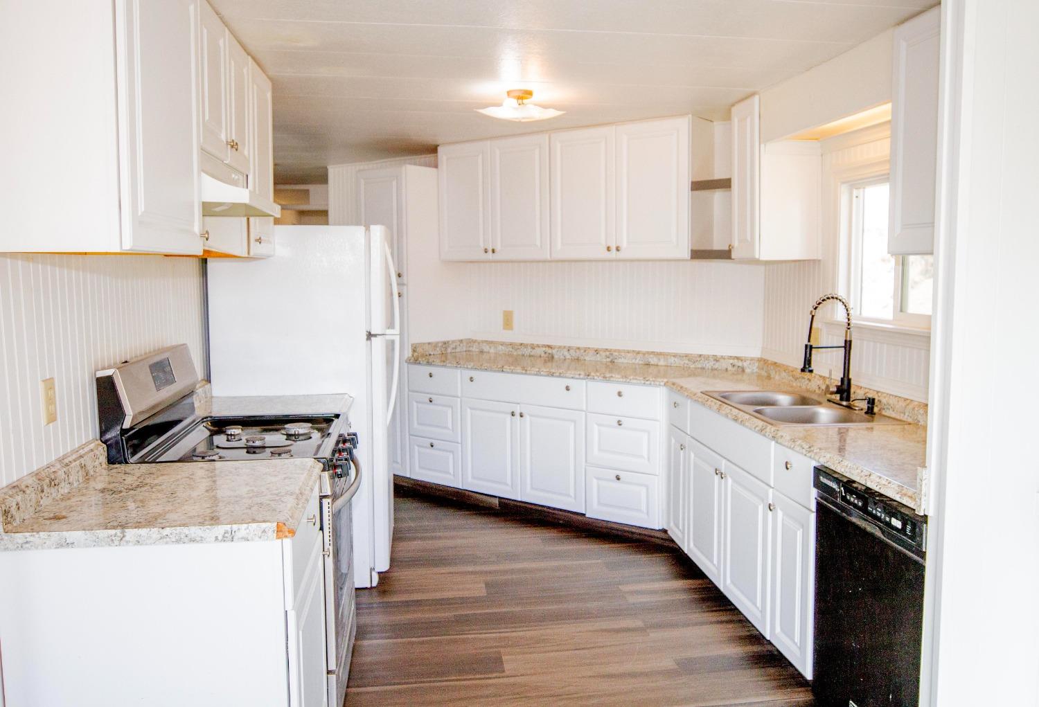 893 Winter Road Squaw Valley, CA 93675 - Photo 5 of 42 a kitchen with granite countertop a sink stove and refrigerator