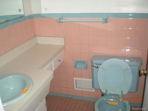 12801 Salem Road Redford, MI 48239 - Photo 9 of 16 Bathroom 1