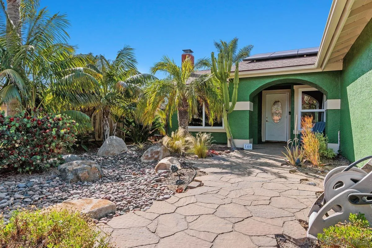 140 5 Crowns Way Encinitas, CA 92024 - Photo 2 of 29