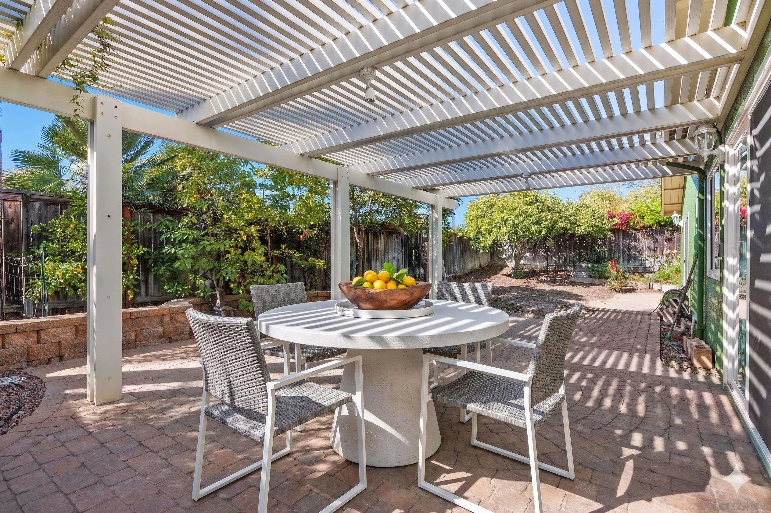 140 5 Crowns Way Encinitas, CA 92024 - Photo 23 of 29 Digitally Altered. Original Image (https://zimg.paragon.ice.com/ParagonImages/Property/PA/SDMLS/-522818/31/533/400/fec23595cb8f85b8e014fd77964ae12f/3/8e76c09e761eb36fc675787e6039b2d8/-522818-636f69a9-2d11-483e-b0a2-bef6aebde186.JPG)