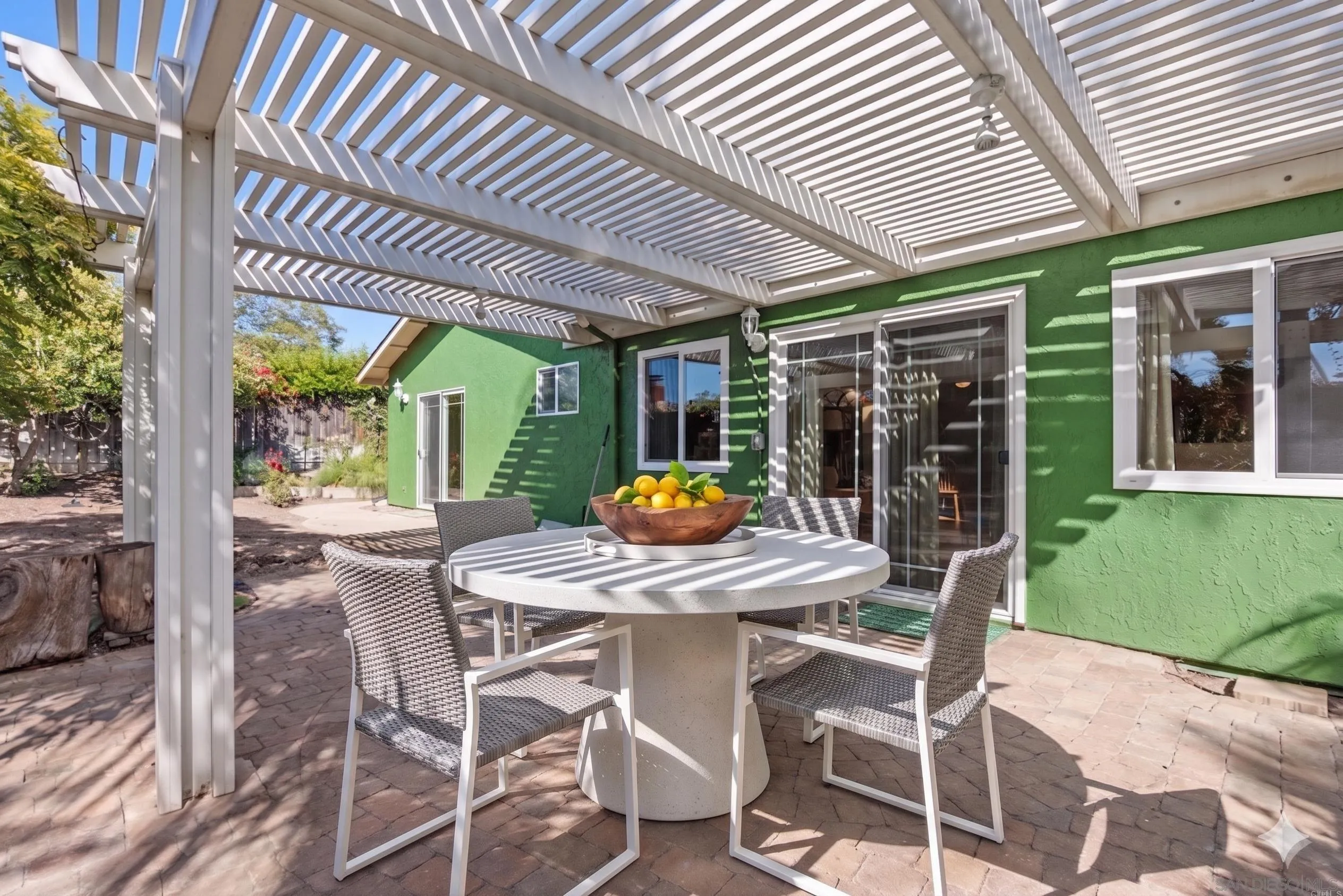 140 5 Crowns Way Encinitas, CA 92024 - Photo 24 of 29 Digitally Altered. Original Image (https://zimg.paragon.ice.com/ParagonImages/Property/PA/SDMLS/-522818/33/533/400/59807c56029af37b3df9420ebb67bf2f/3/8e76c09e761eb36fc675787e6039b2d8/-522818-6d1acc1f-782e-4e64-99f9-c6abf4e72dae.JPG)