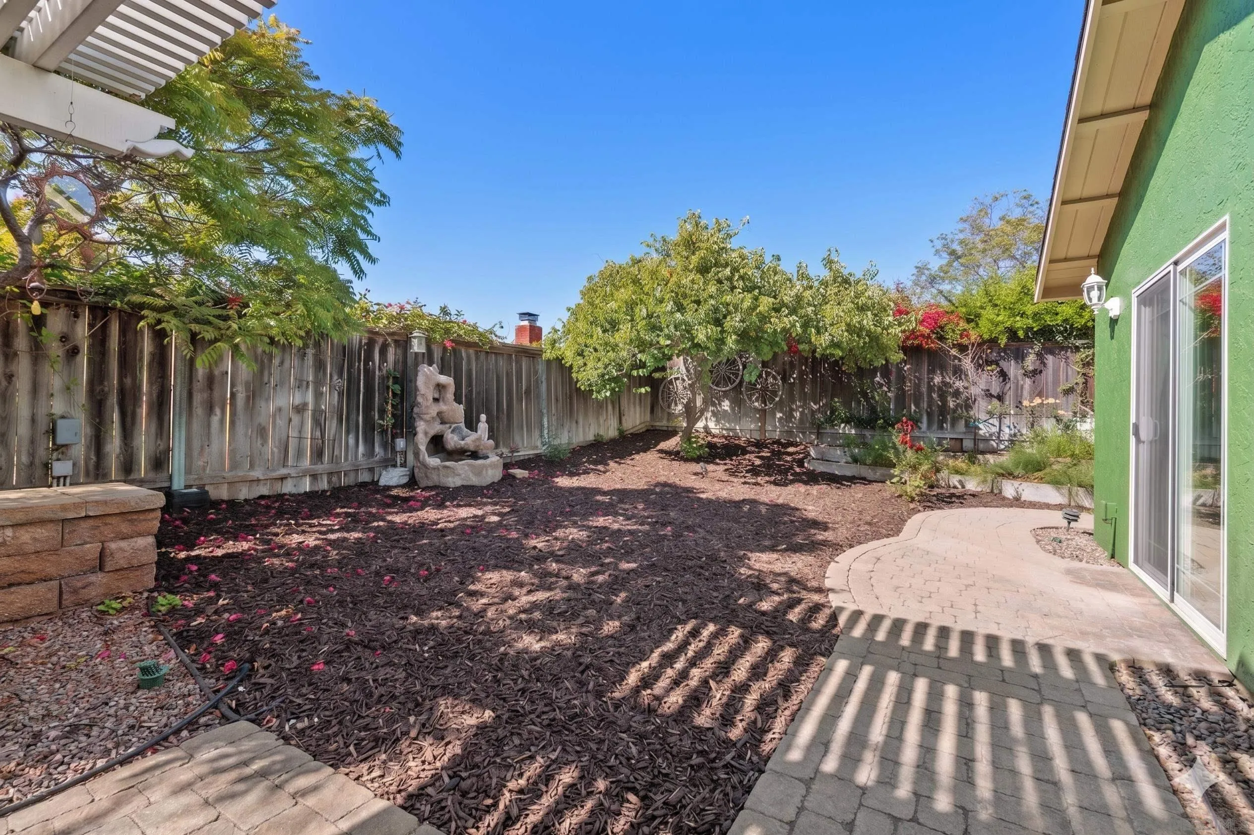 140 5 Crowns Way Encinitas, CA 92024 - Photo 25 of 29 Digitally Altered. Original Image (https://zimg.paragon.ice.com/ParagonImages/Property/PA/SDMLS/-522818/35/533/400/a5af27e93977df38dd0ba40ca2817ec8/3/8e76c09e761eb36fc675787e6039b2d8/-522818-4d8633b0-d169-46bb-be4f-c052dedc263d.JPG)