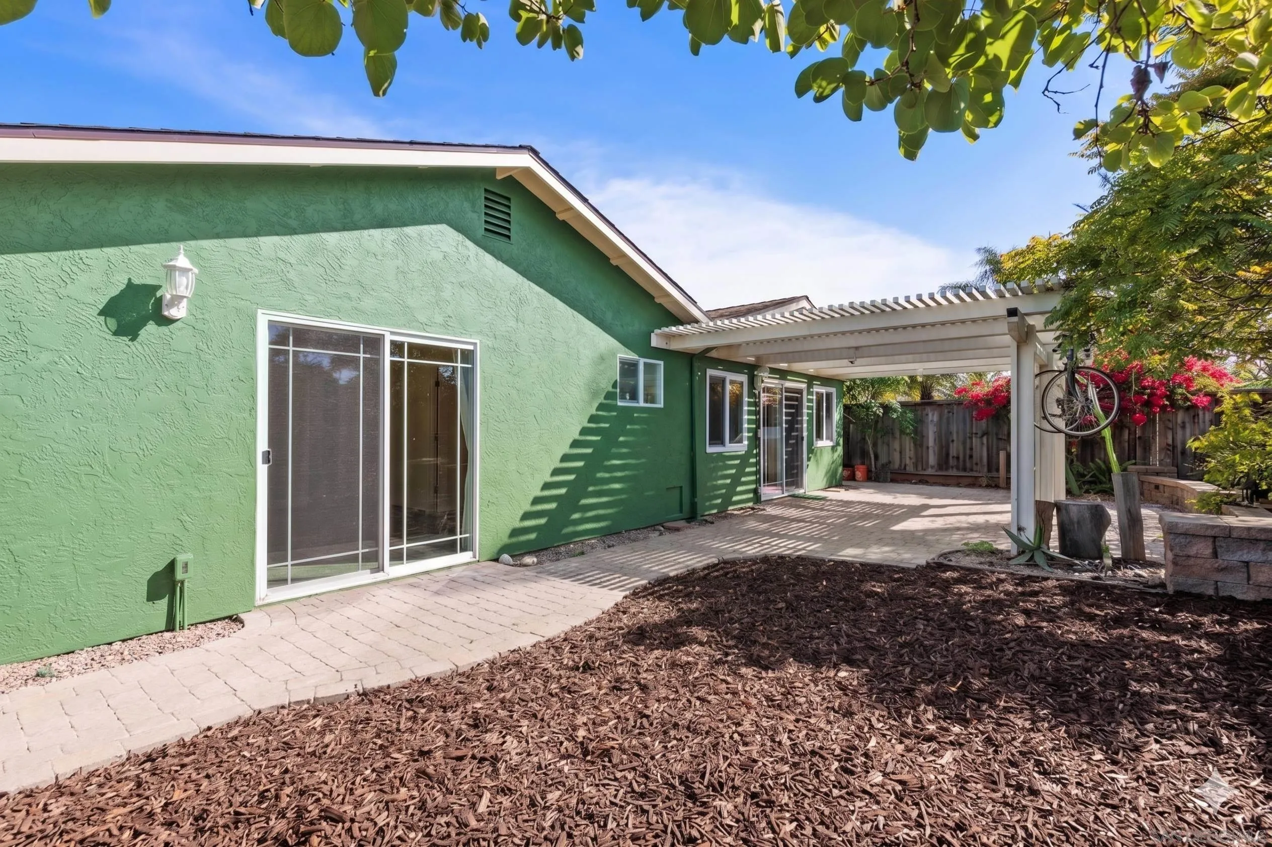 140 5 Crowns Way Encinitas, CA 92024 - Photo 26 of 29 Digitally Altered. Original Image (https://zimg.paragon.ice.com/ParagonImages/Property/PA/SDMLS/-522818/37/533/400/a67bfbc971e764ff60918df0d3ac2028/3/8e76c09e761eb36fc675787e6039b2d8/-522818-108fe801-3e5d-4c9f-8c92-a99c9455604f.JPG)