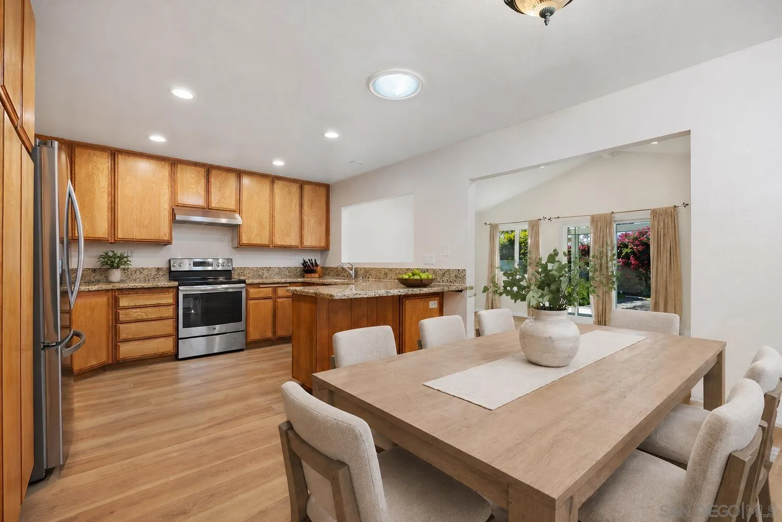140 5 Crowns Way Encinitas, CA 92024 - Photo 5 of 29 Digitally Altered. Original Image (https://zimg.paragon.ice.com/ParagonImages/Property/PA/SDMLS/-522818/7/533/400/60e22bdebb4ec6082dd5d7461fab564d/3/8e76c09e761eb36fc675787e6039b2d8/-522818-15a12444-1795-4fed-80a8-044c244fdccf.JPG)