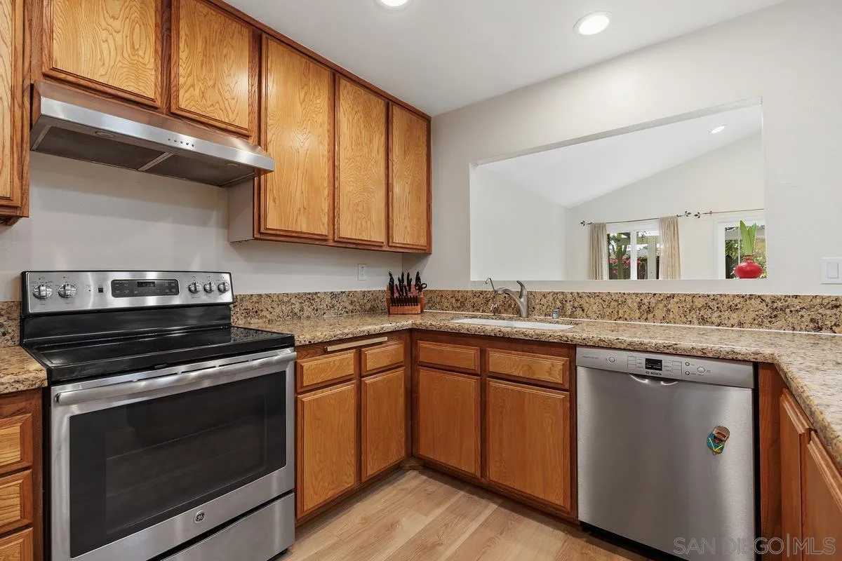 140 5 Crowns Way Encinitas, CA 92024 - Photo 7 of 29