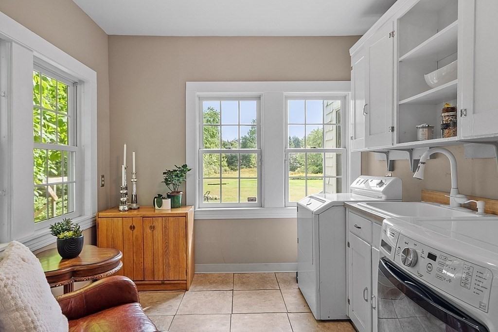286 Lexington Road Concord, MA 01742 - Photo 25 of 41 a kitchen that has a sink and a stove in it