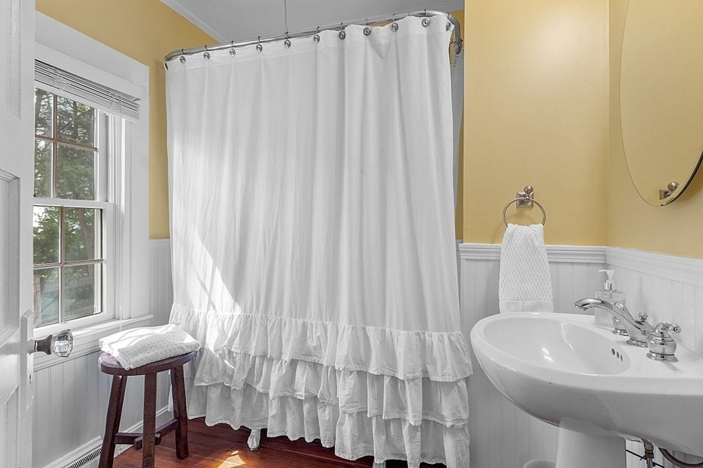 286 Lexington Road Concord, MA 01742 - Photo 26 of 41 a bathroom with a sink a mirror and a tub