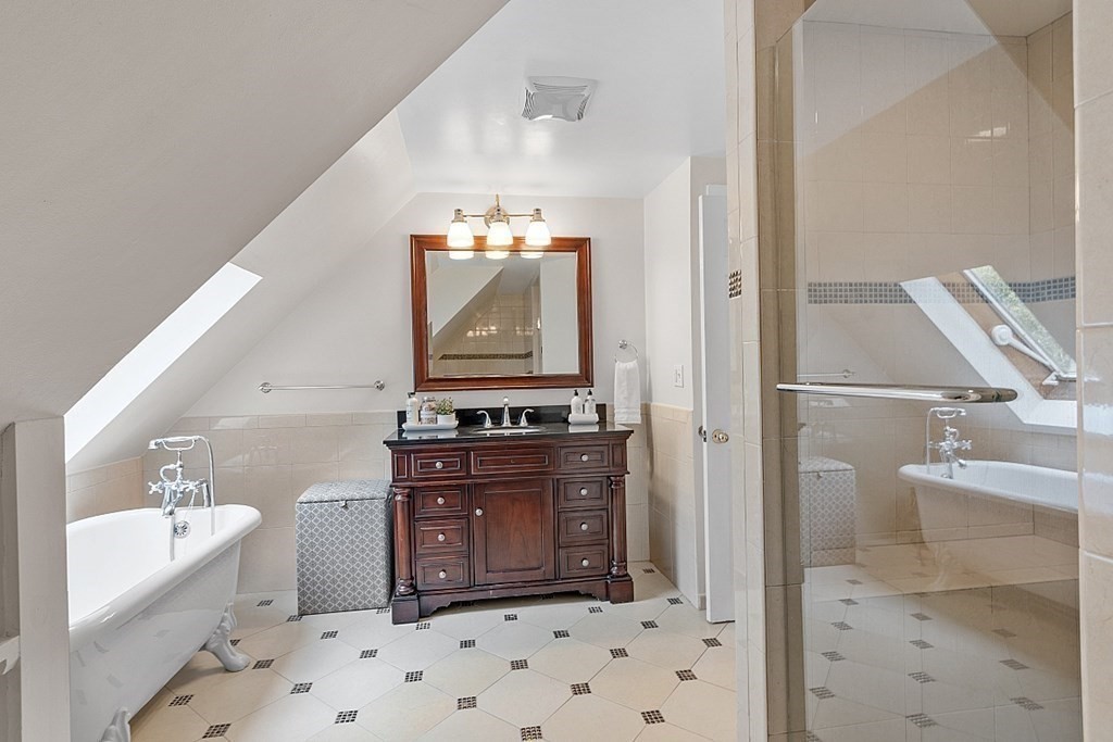 286 Lexington Road Concord, MA 01742 - Photo 34 of 41 a bathroom with a bathtub sink and mirror
