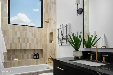 $2,350,000 | 4120 North 44th Place, Phoenix, AZ 85018