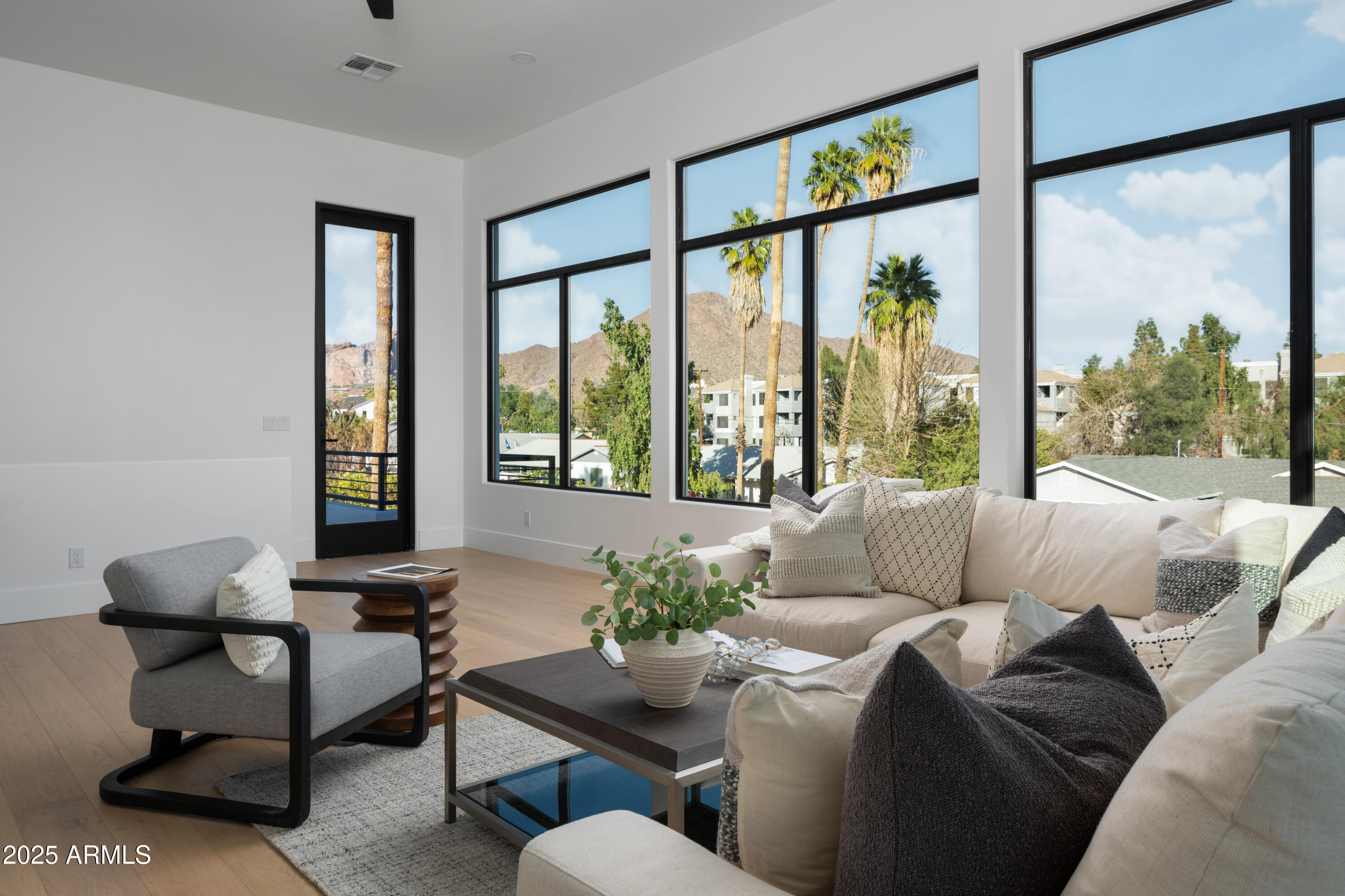 4120 North 44th Place Phoenix, AZ 85018 - Photo 23 of 40 Second living room
