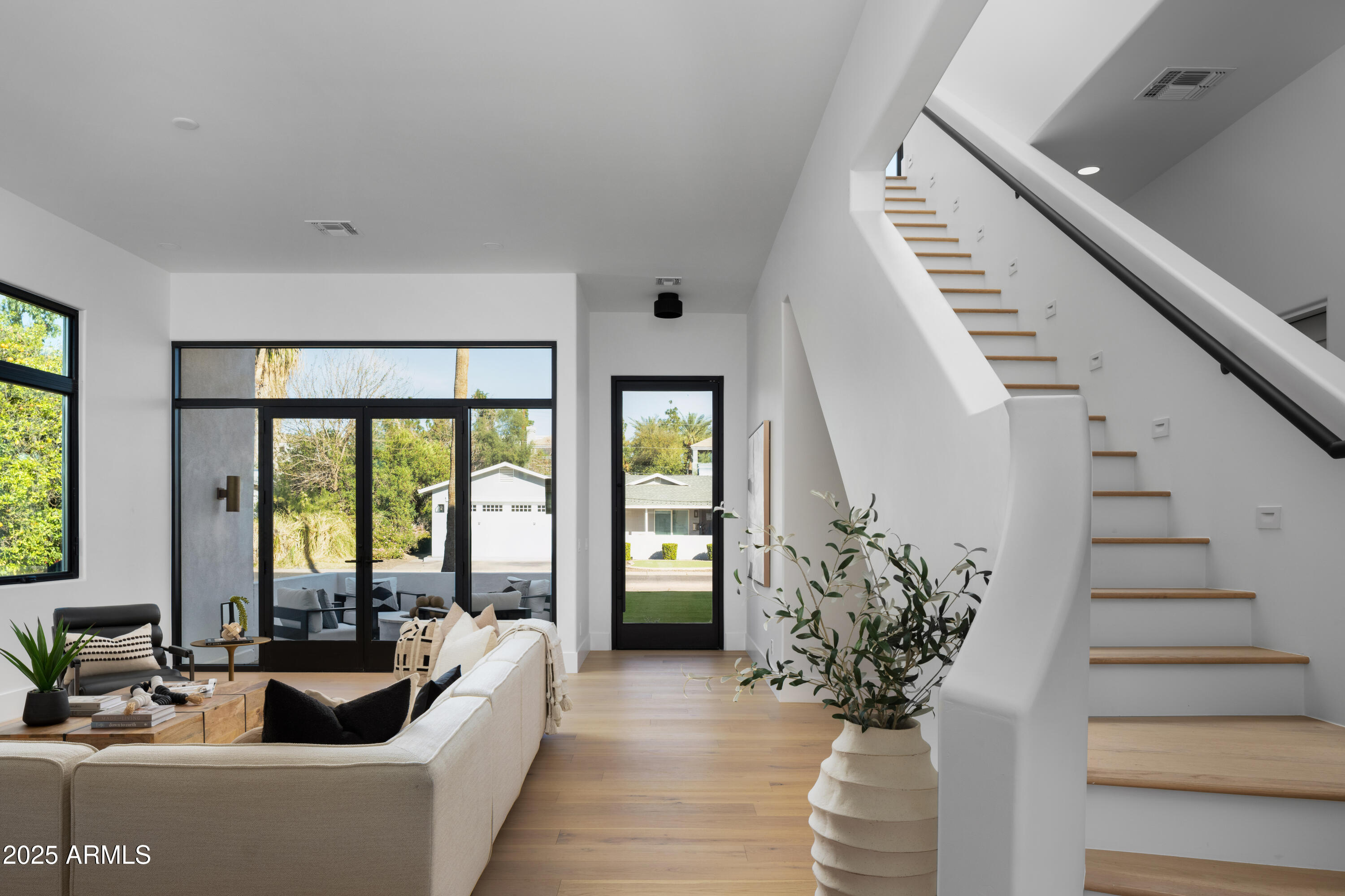 4120 North 44th Place Phoenix, AZ 85018 - Photo 5 of 40 Curved stairs