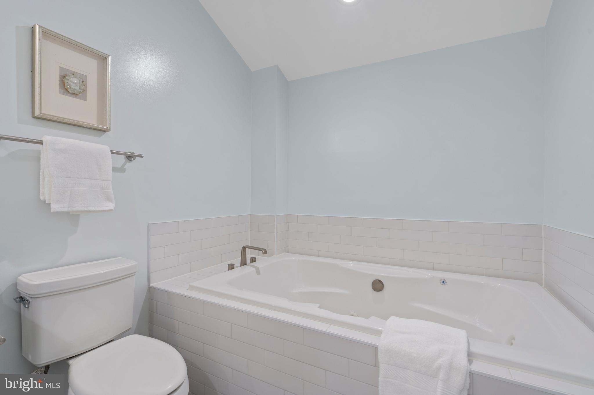 1111 M Street Northwest, Unit 7 Washington, DC 20005 - Photo 24 of 38 Soaking Tub