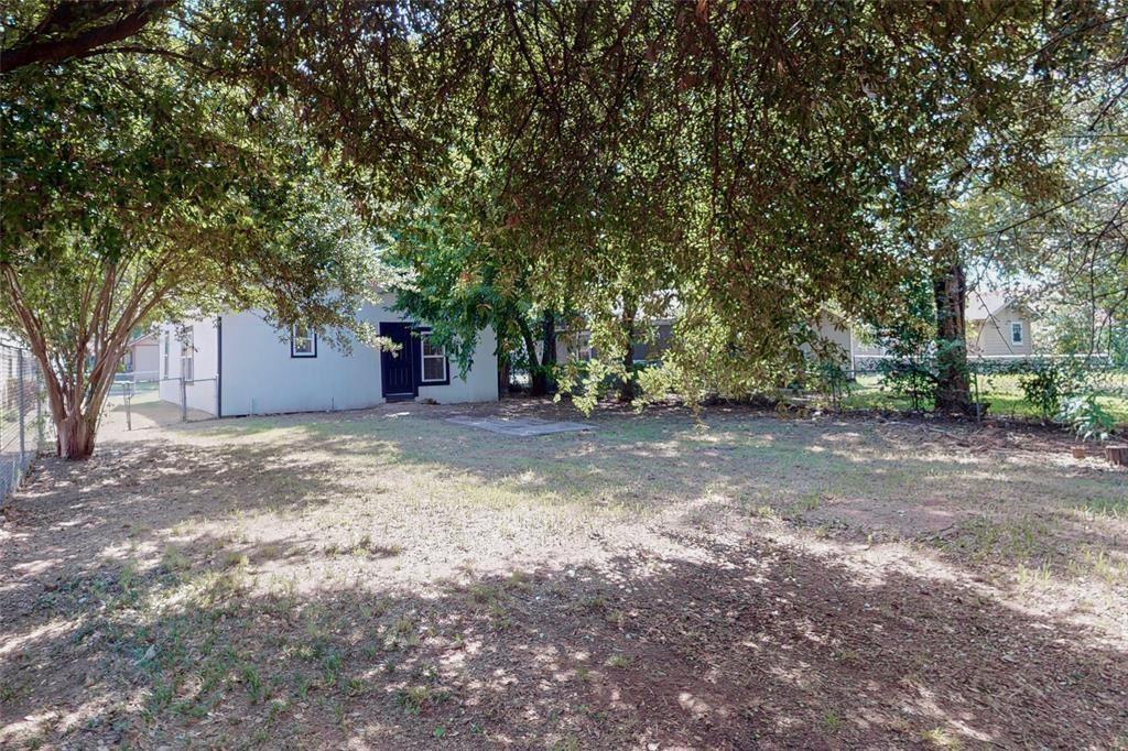 3603 York Street Dallas, TX 75210 - Photo 11 of 16 a view of outdoor space and yard