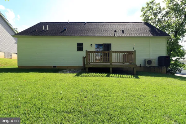 a view of front of house with a yard