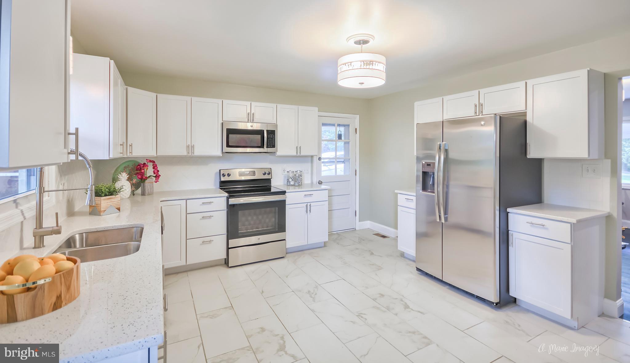 4833 Mt Zion Road Frederick, MD 21703 - Photo 3 of 30 Beautiful renovated Kitchen.