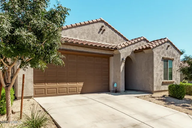 a view of a house with basketball court