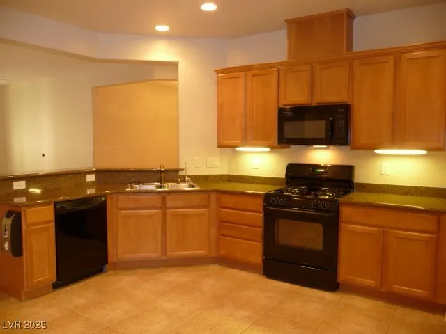 $2,095 | 7405 Port Charlotte Avenue, Las Vegas, NV 89131