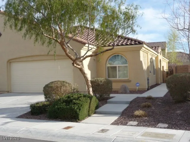 $2,095 | 7405 Port Charlotte Avenue, Las Vegas, NV 89131