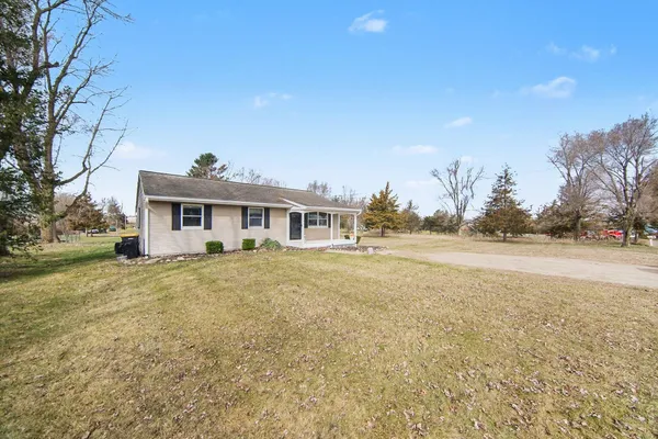 $189,900 | 164 Somerset Drive, Brooklyn, MI 49230
