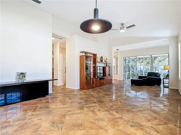 a view of livingroom with furniture