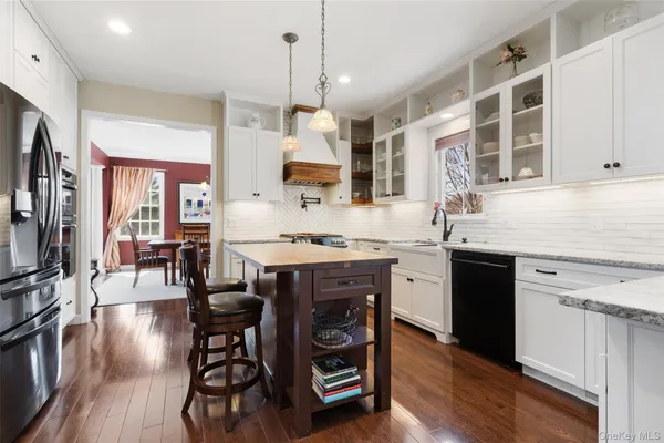 $1,189,000 | 6 Bassett Court, Baldwin Place, NY 10505