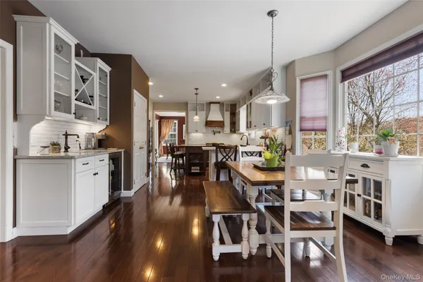 $1,189,000 | 6 Bassett Court, Baldwin Place, NY 10505
