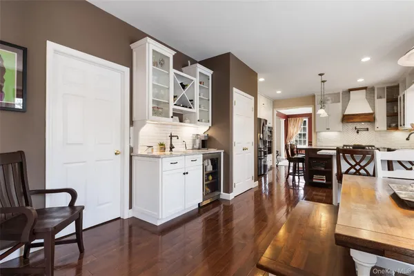 $1,189,000 | 6 Bassett Court, Baldwin Place, NY 10505