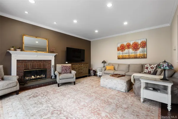 $1,189,000 | 6 Bassett Court, Baldwin Place, NY 10505