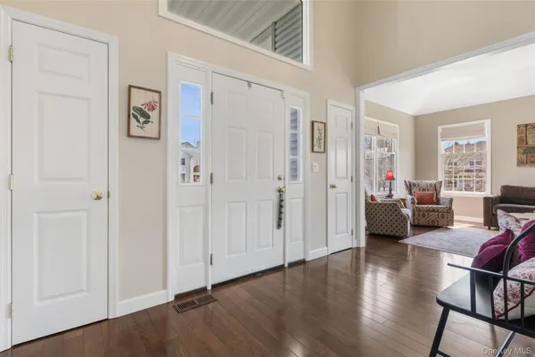 $1,189,000 | 6 Bassett Court, Baldwin Place, NY 10505