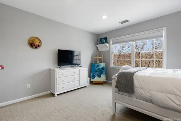 $1,189,000 | 6 Bassett Court, Baldwin Place, NY 10505