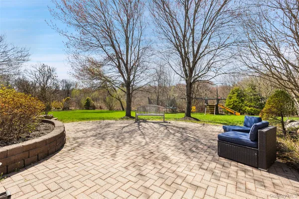$1,189,000 | 6 Bassett Court, Baldwin Place, NY 10505