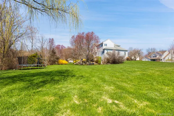 $1,189,000 | 6 Bassett Court, Baldwin Place, NY 10505