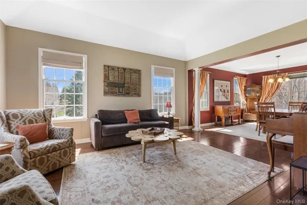 $1,189,000 | 6 Bassett Court, Baldwin Place, NY 10505