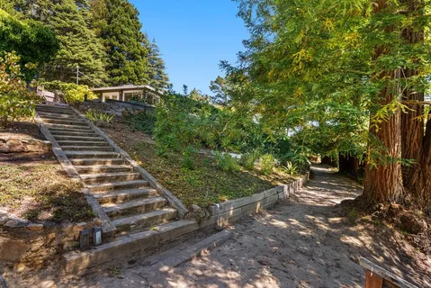 a view of a house with backyard and trees