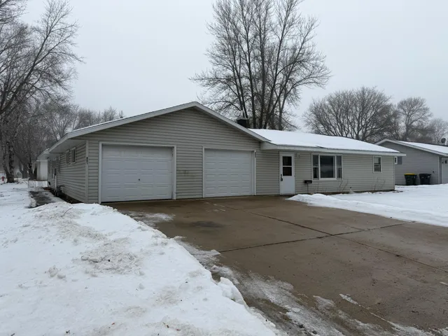 $250,000 | 801 14th Avenue Southwest, Willmar, MN 56201