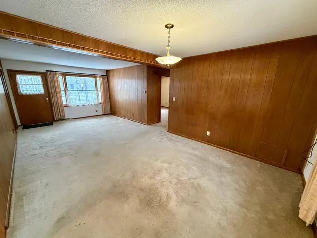 $250,000 | 801 14th Avenue Southwest, Willmar, MN 56201