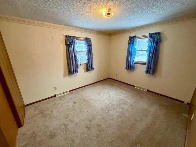 $250,000 | 801 14th Avenue Southwest, Willmar, MN 56201