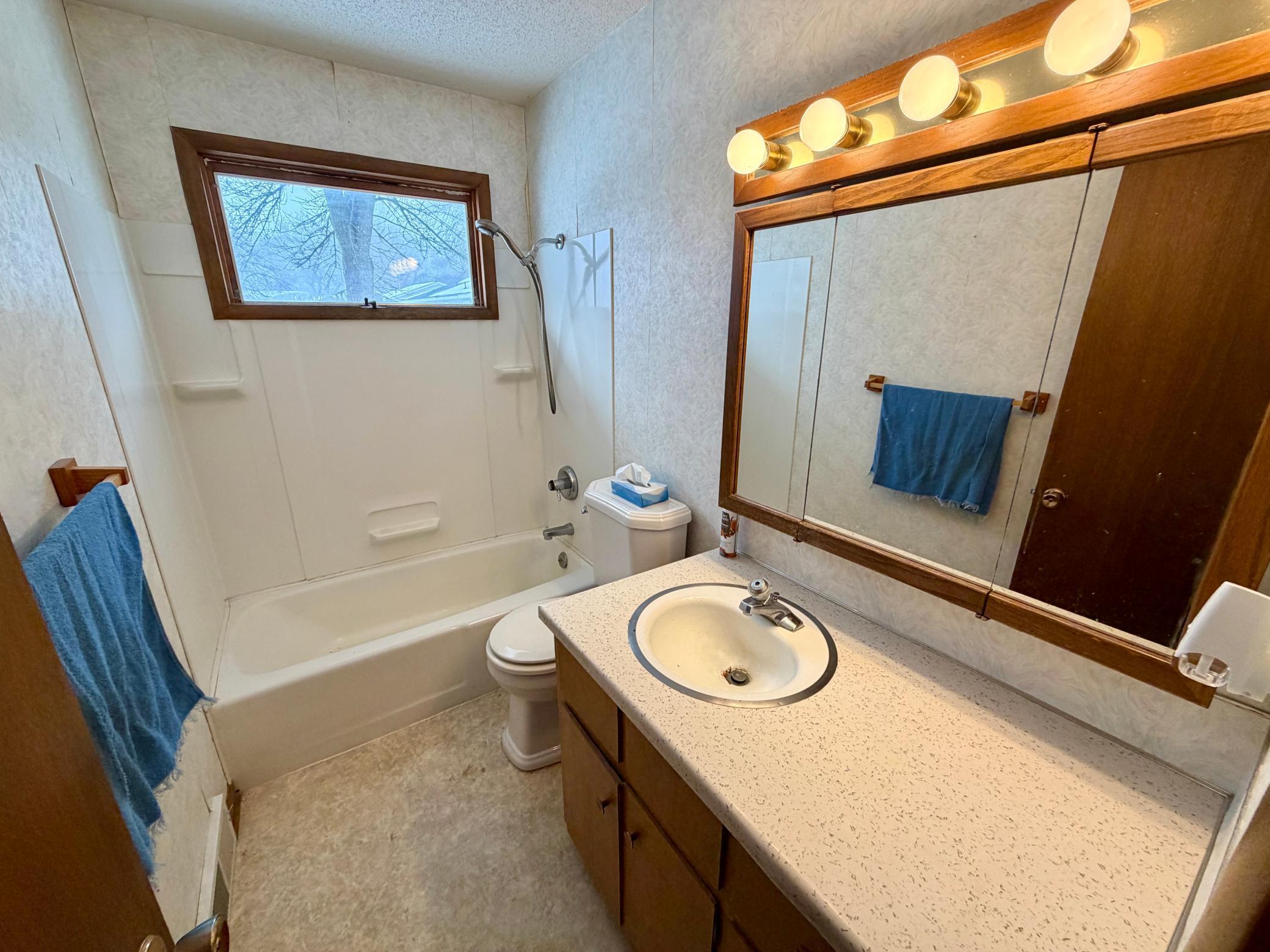 801 14th Avenue Southwest Willmar, MN 56201 - Photo 16 of 60