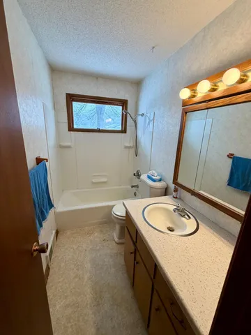 $250,000 | 801 14th Avenue Southwest, Willmar, MN 56201