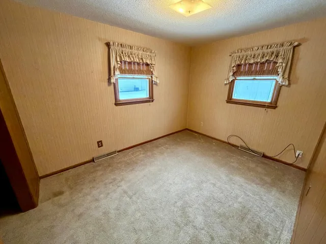 $250,000 | 801 14th Avenue Southwest, Willmar, MN 56201