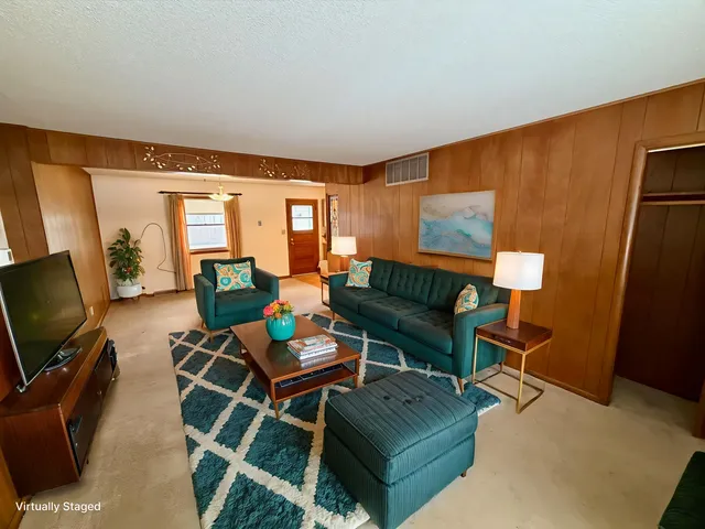 $250,000 | 801 14th Avenue Southwest, Willmar, MN 56201