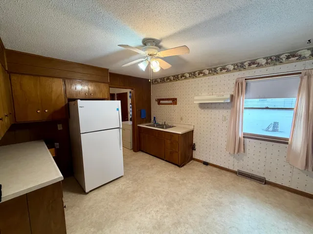 $250,000 | 801 14th Avenue Southwest, Willmar, MN 56201