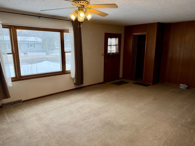 $250,000 | 801 14th Avenue Southwest, Willmar, MN 56201