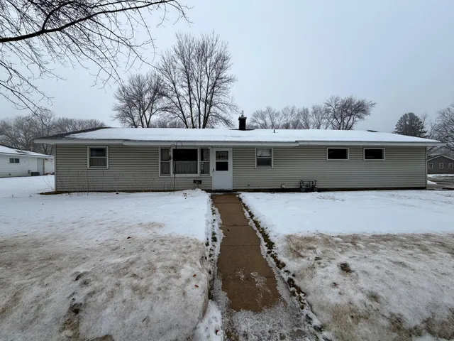 $250,000 | 801 14th Avenue Southwest, Willmar, MN 56201