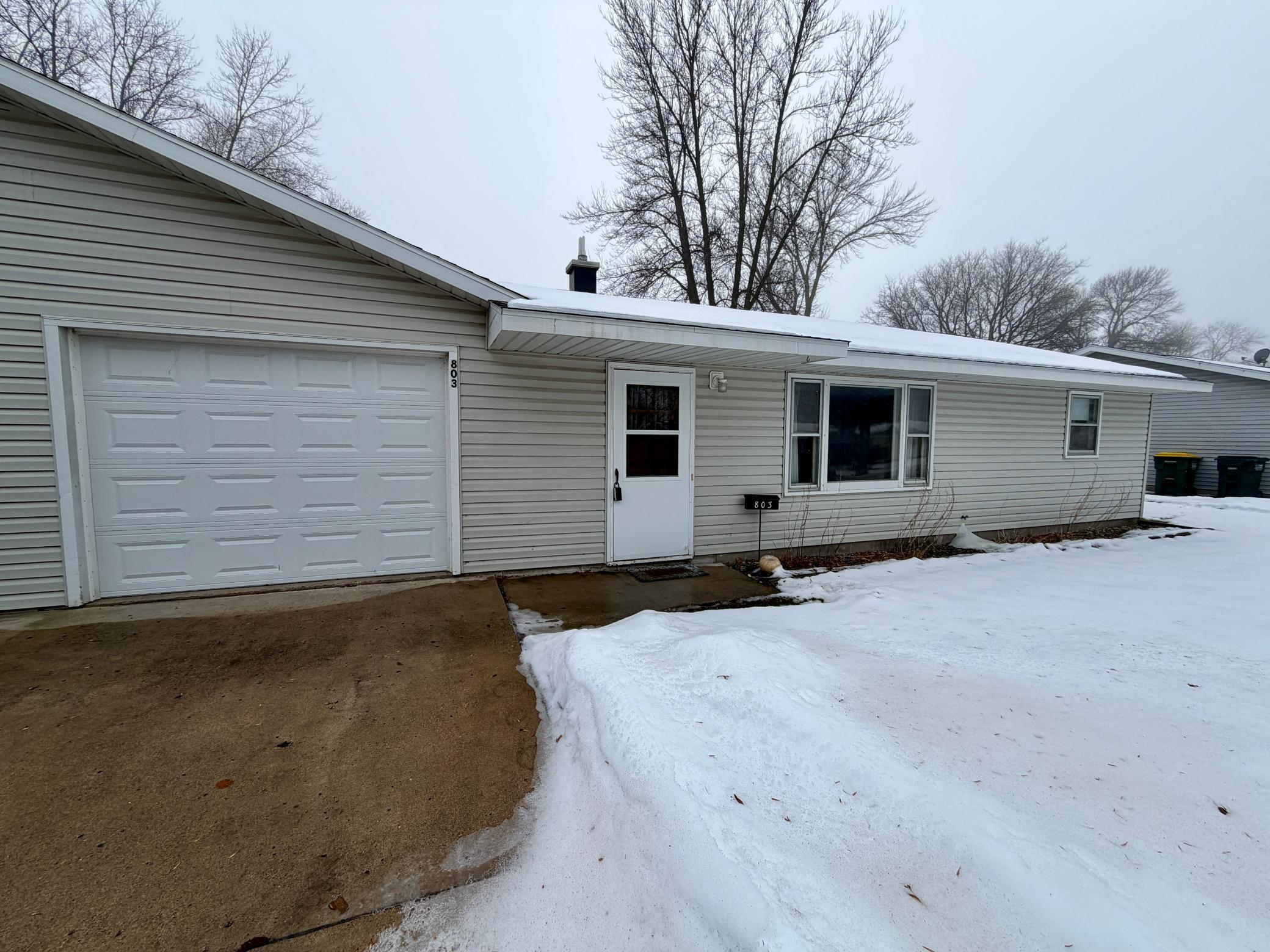 801 14th Avenue Southwest Willmar, MN 56201 - Photo 9 of 60