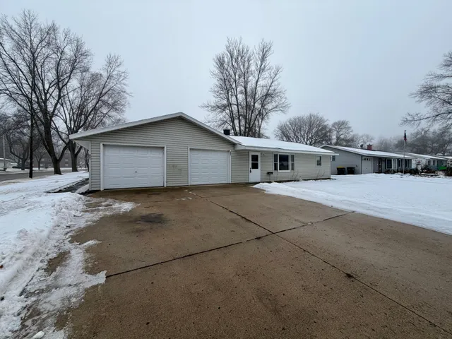 $250,000 | 801 14th Avenue Southwest, Willmar, MN 56201