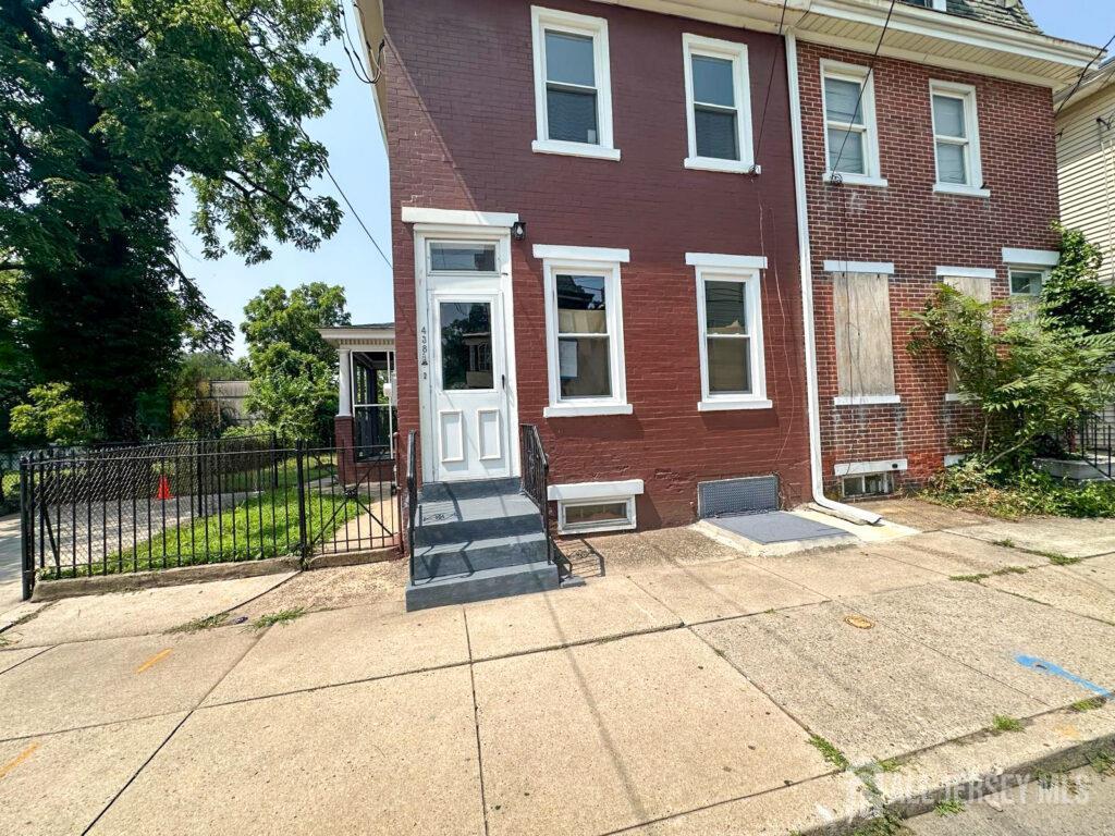 438 Lawrence Street Burlington, NJ 08016 - Photo 4 of 21