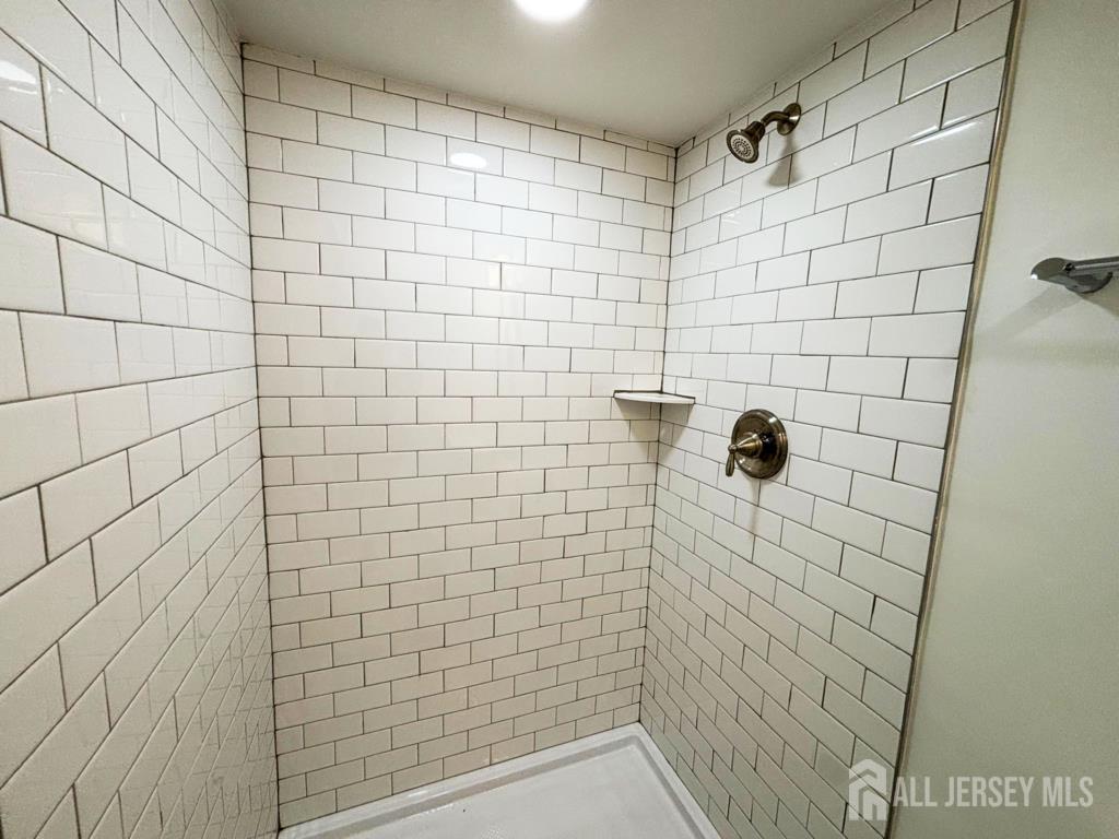 438 Lawrence Street Burlington, NJ 08016 - Photo 10 of 21